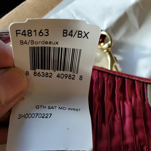 🎉 NWT Coach Ashley Gathered Satin Ruched  wristlet!! NWT - Picture 7 of 12